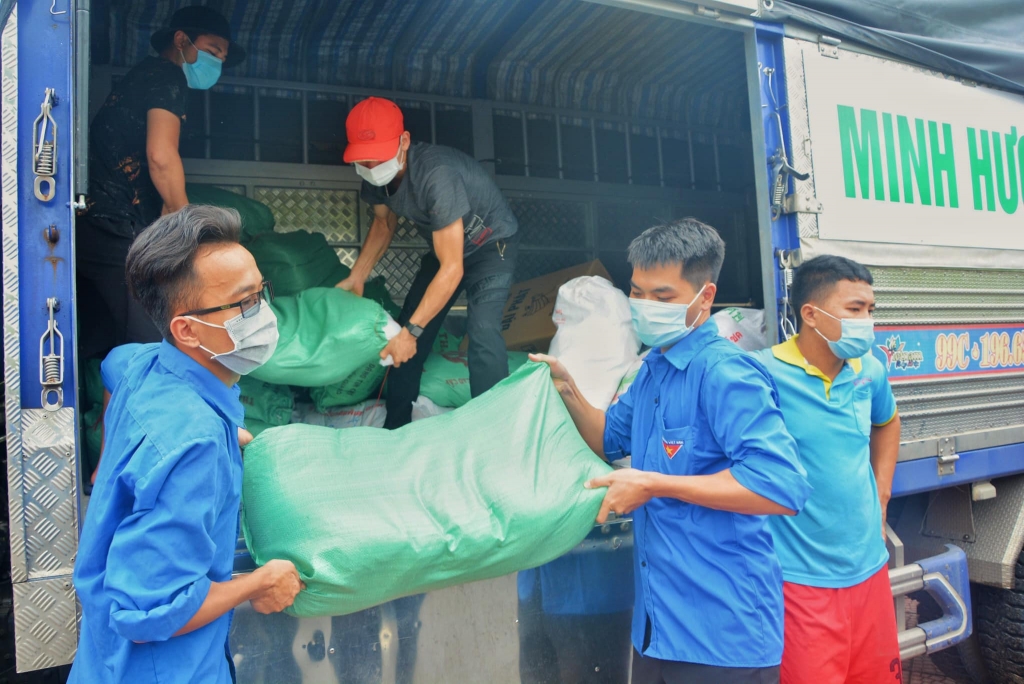 Tỉnh đoàn Bắc Ninh trao tặng vật tư y tế, nhu yếu phẩm tới tuổi trẻ và Nhân dân Thủ đô