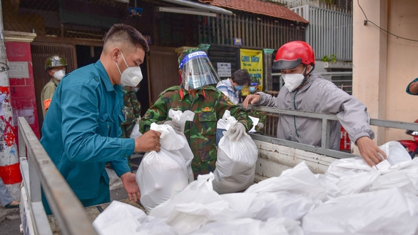 Tự hào về những người lính Cụ Hồ nơi tâm dịch