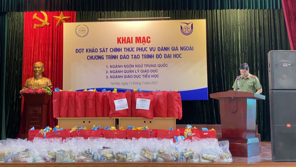 250 suất quà trao yêu thương, tiếp sức sinh viên có hoàn cảnh khó khăn 250 suất quà trao yêu thương, tiếp sức sinh viên có hoàn cảnh khó khăn