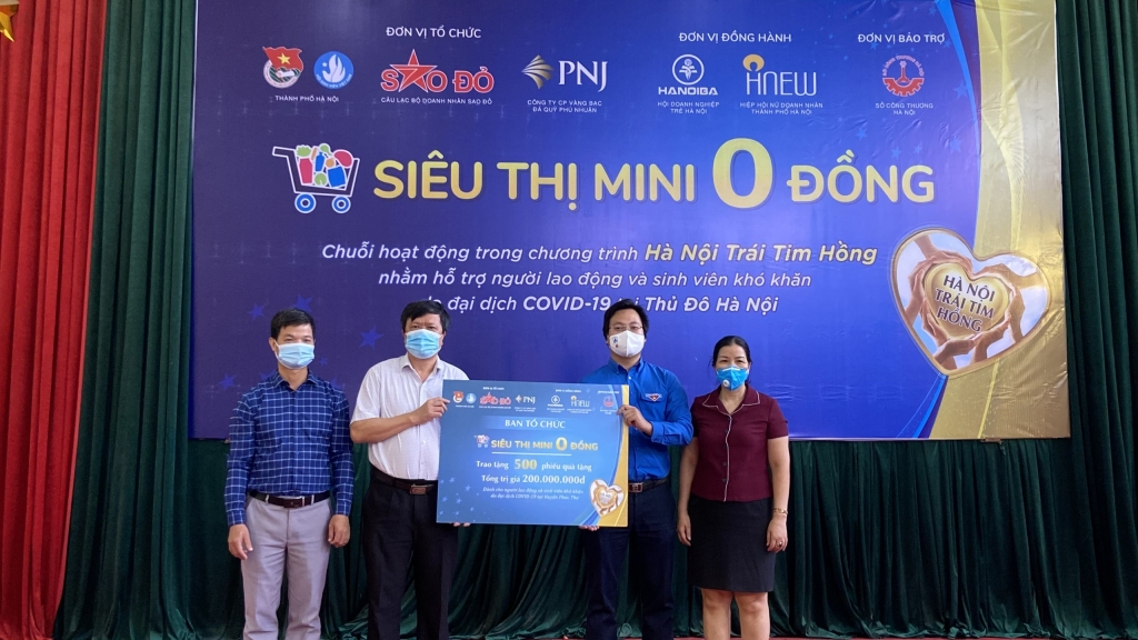 500 suất quà từ “Siêu thị mini 0 đồng” gửi tặng người dân huyện Phúc Thọ 500 suất quà từ “Siêu thị mini 0 đồng” gửi tặng người dân huyện Phúc Thọ