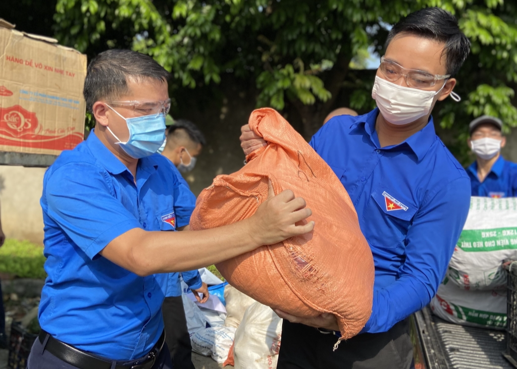 Tuổi trẻ các dân tộc Hà Giang gửi tặng nhu yếu phẩm tới Nhân dân Thủ đô