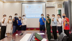 Trao tặng vật tư y tế tới tình nguyện viên tham gia phòng, chống dịch Covid-19