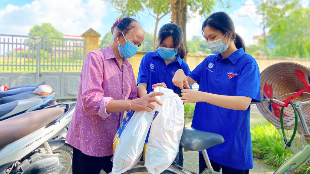 800 suất quà từ “Siêu thị mini 0 đồng” gửi tặng người dân huyện Ứng Hòa 800 suất quà từ “Siêu thị mini 0 đồng” gửi tặng người dân huyện Ứng Hòa