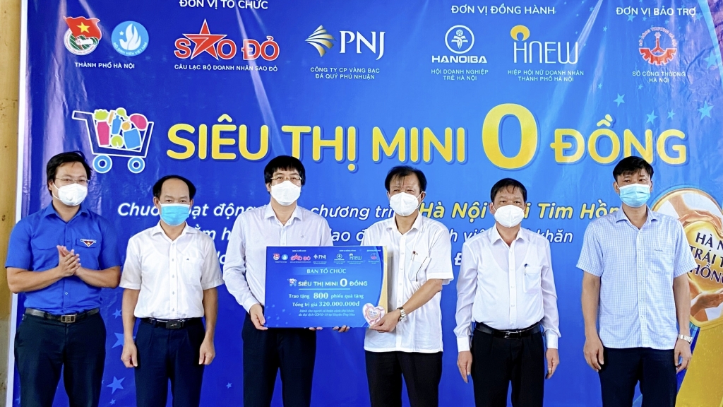 800 suất quà từ “Siêu thị mini 0 đồng” gửi tặng người dân huyện Ứng Hòa