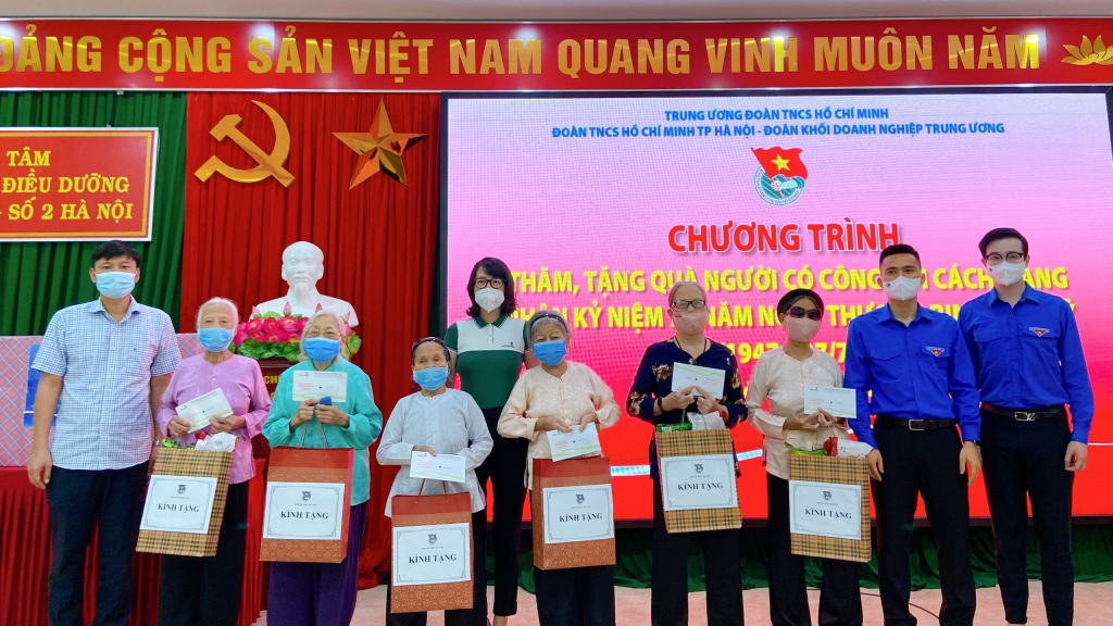 Tuổi trẻ Thủ đô tri ân các mẹ Việt Nam anh hùng, thương, bệnh binh