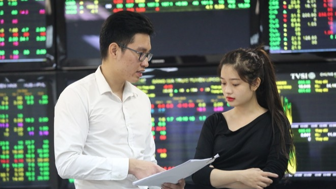 Giới trẻ rót tiền chơi chứng khoán - cuộc chơi  “thót tim”