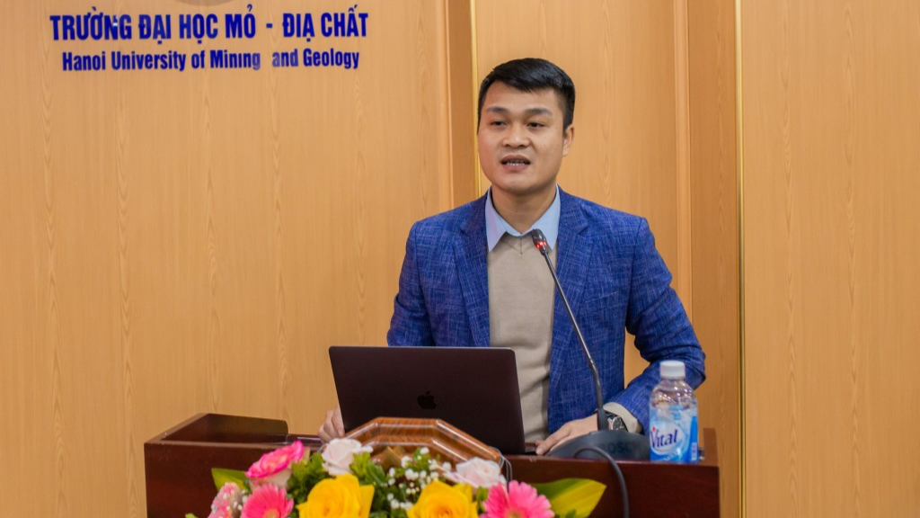 Tuổi trẻ Đại học Mỏ - Địa chất nhận Cờ thi đua suất sắc dẫn đầu khối đại học, học viện Hà Nội