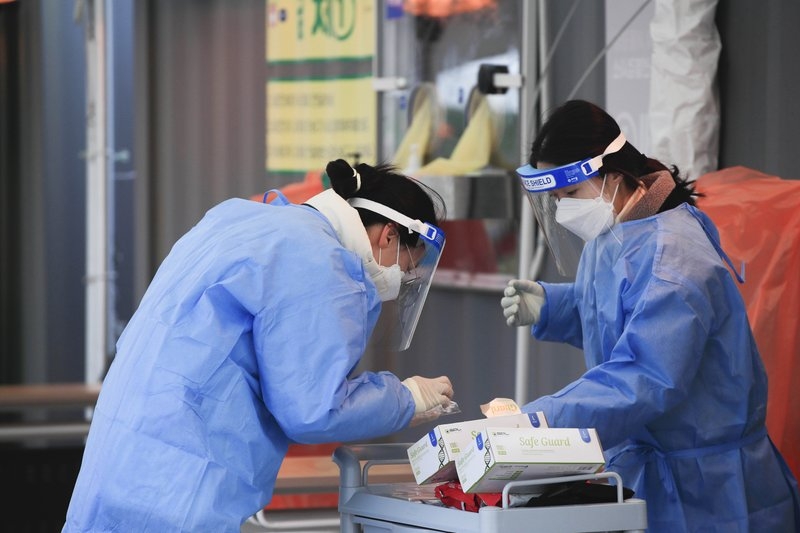 Hàn Quốc đặt mục tiêu tiêm vắc-xin ngừa Covid-19 cho hơn 60% dân số (Ảnh: AP)