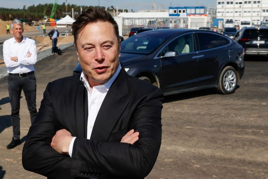 Tỷ phú Elon Musk vượt ông chủ Amzon trở thành người giàu nhất thế giới (Ảnh: AFP)