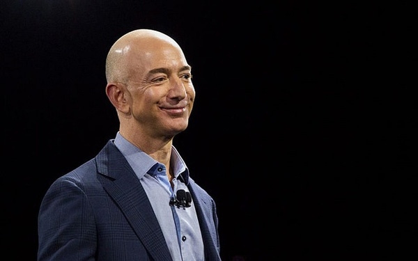 Tỷ phú Jeff Bezos làm từ thiện nhiều nhất năm 2020 (Ảnh: Getty)