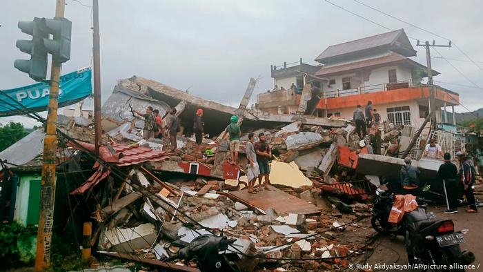 Động đất tại Indonesia khiến 34 người thiệt mạng, hàng trăm người bị thương