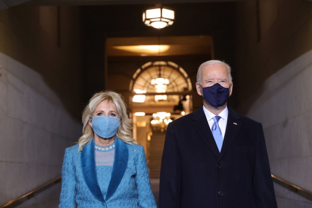 Tổng thống thứ 46 của nước Mỹ Joe Biden và Đệ nhất phu nhân bước ra lễ đài