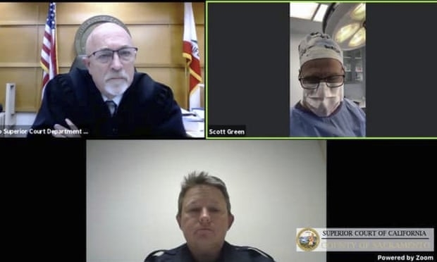 Phiên tòa được live-stream và đưa lên YouTube theo luật định (Ảnh: AP)