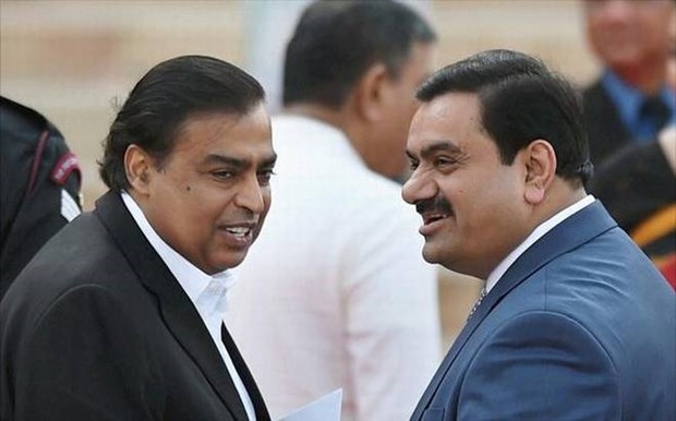 Mukesh Ambani (trái) và Gautam Adani là hai tỷ phú giàu nhất Ấn Độ (Ảnh: Thehindu)