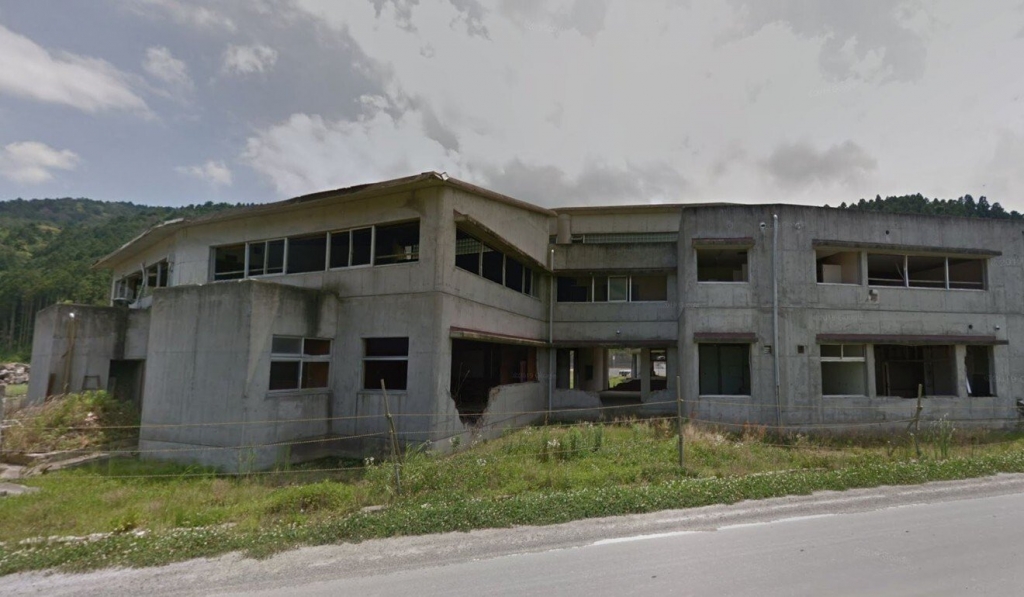 Tàn dư còn sót lại tại trường tiểu học Ookawa (Ảnh: Google Street View)