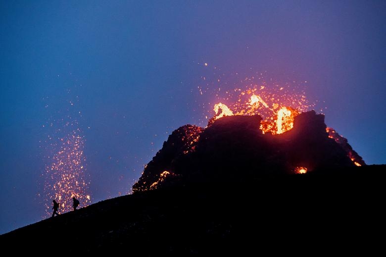 Chùm ảnh: Núi lửa tại Iceland phun trào sau địa chấn