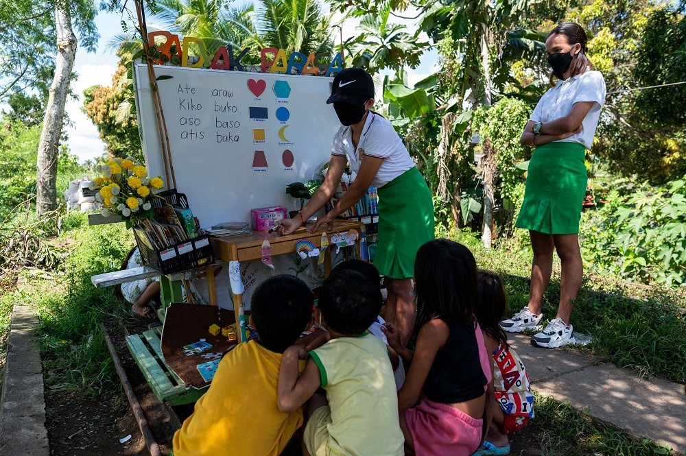  Trường học di động đến với các em nhỏ ở Tagkawayan ba lần một tuần (Ảnh: Reuters)