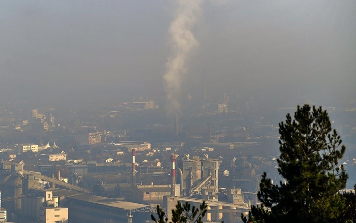 WHO coi ô nhiễm không khí là “tình trạng khẩn cấp về khí bẩn đe dọa sức khỏe cộng đồng” (Ảnh: EPA)