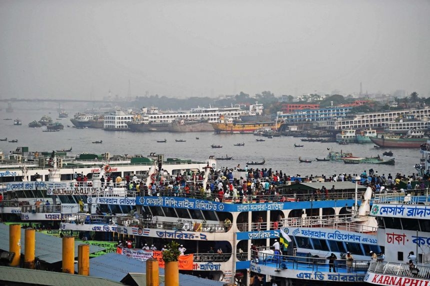 Bangladesh: Tháo chạy trước phong tỏa, ít nhất 5 người thiệt mạng do chìm phà (Ảnh: AFP)