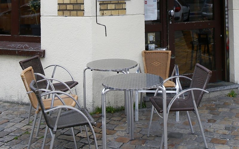 Từ tháng 10, các nhà hàng ở Pháp đã tạm thời đóng cửa (Ảnh: AP)