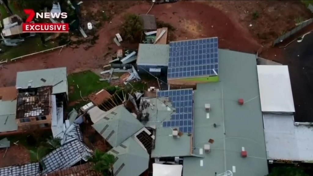 Bão Seroja đổ bộ vào Australia khiến hàng chục nghìn ngôi nhà bị mất điện (Ảnh: Sky news)