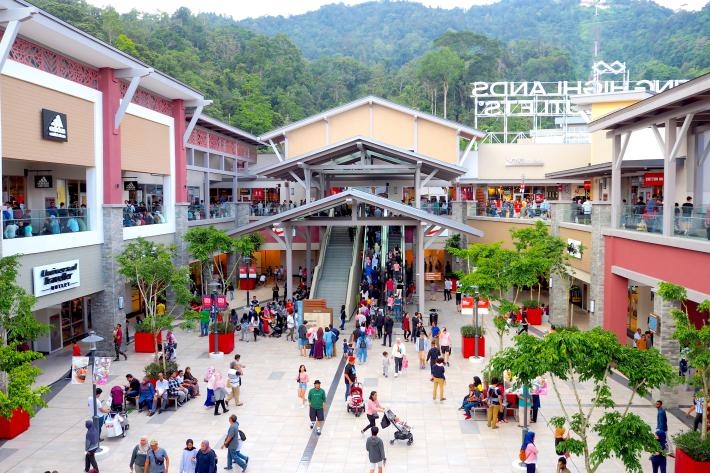 Các phân khu mua sắm từ sang trọng đến giá cả bình dân phục vụ mọi đối tượng khách hàng tại Genting Malaysia (Ảnh: Eat and Travel with us)