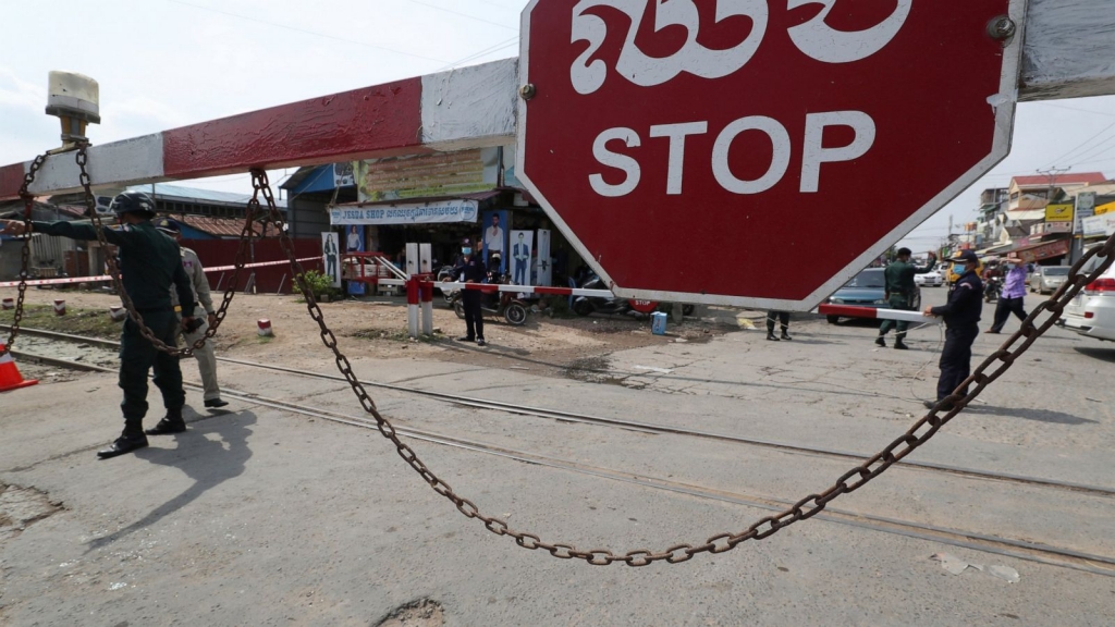 Campuchia phong tỏa thủ đô Phnom Penh trong hai tuần (Ảnh: AP)