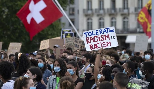 Một cuộc tuần hành phán đối phân biệt chủng tộc ở Thụy Sĩ năm 2020. (Nguồn: swissinfo.ch)