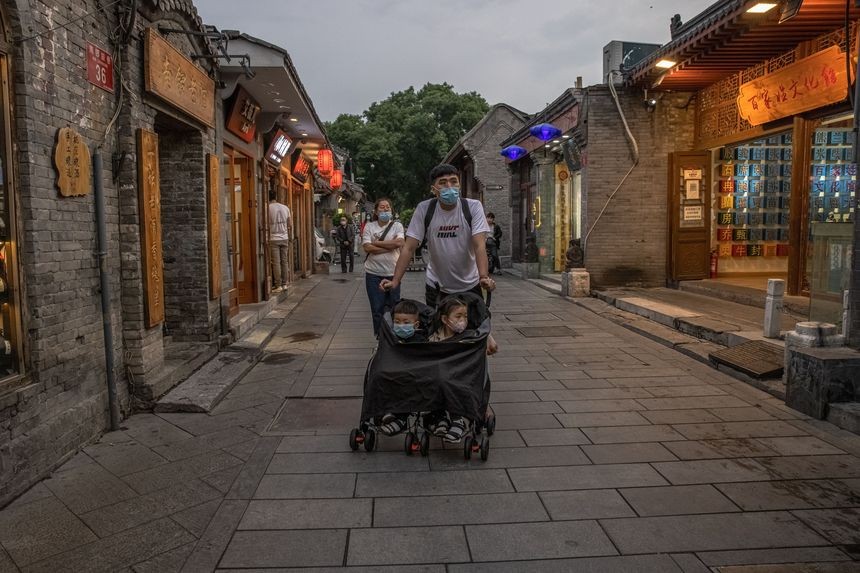 Nếu xét theo tỷ lệ mức trung bình thu nhập, Trung Quốc lại trở thành nơi đắt nhất để nuôi con (Ảnh: SHUTTERSTOCK)