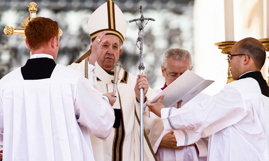  Giáo hoàng Francis chủ trì Lễ Phục sinh tại Quảng trường St. Peter ở Vatican ngày 17/4.