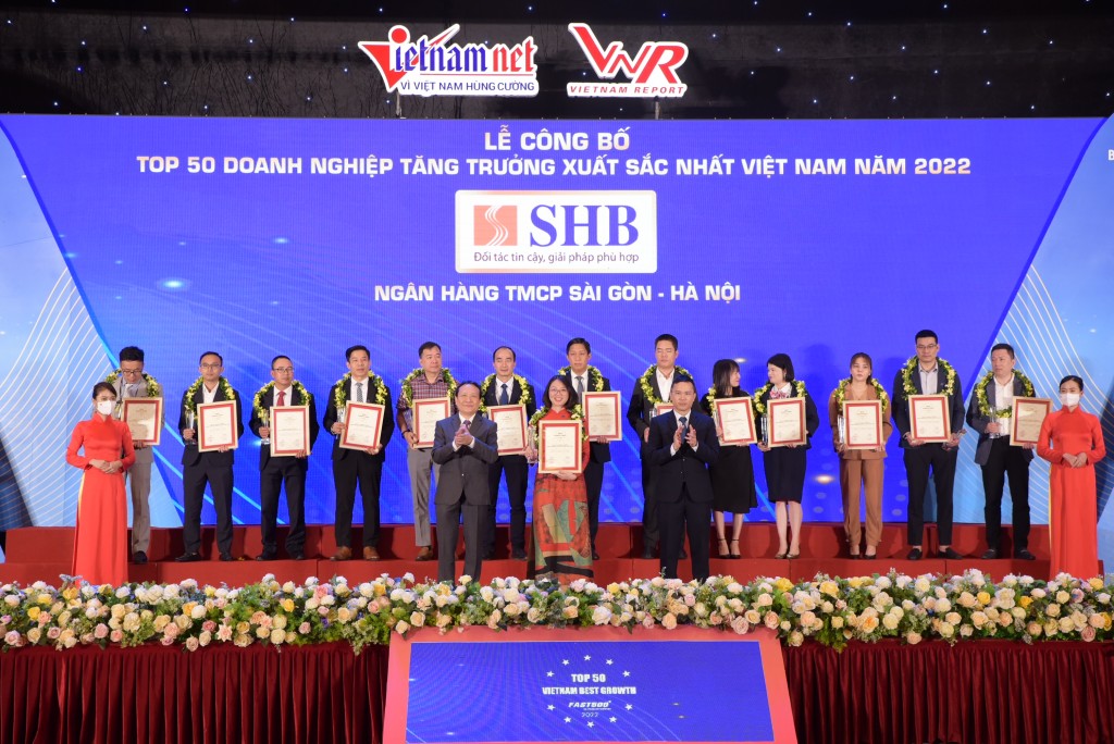 SHB được vinh danh Top 50 doanh nghiệp tăng trưởng xuất sắc nhất Việt Nam 4 lăm liên tiếp