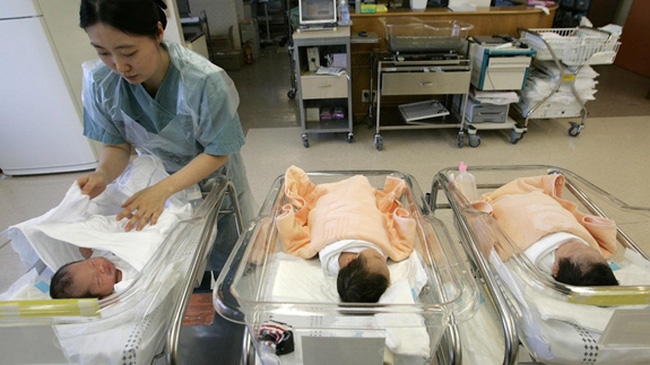 Số lượng trẻ sơ sinh chào đời tại Hàn Quốc đang tiếp tục giảm vì thế hệ trẻ ngại kết hôn và sinh con (Ảnh: Reuters)