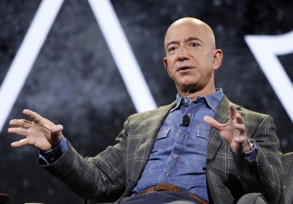  Tỷ phú Jeff Bezos thông báo từ chức CEO Amazon (Ảnh: AP)