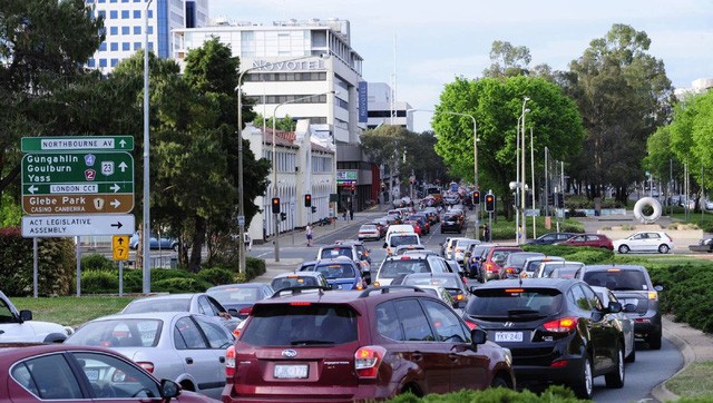 Ùn tắc giao thông vào giờ cao điểm ở Canberra. (Ảnh: The Canberra Times)