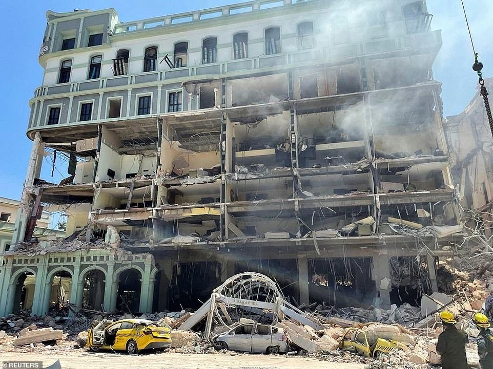 Hiện trường vụ nổ tại khách sạn 5 sao Saratoga ở thủ đô Havana, Cu ba (Ảnh: Reuters)