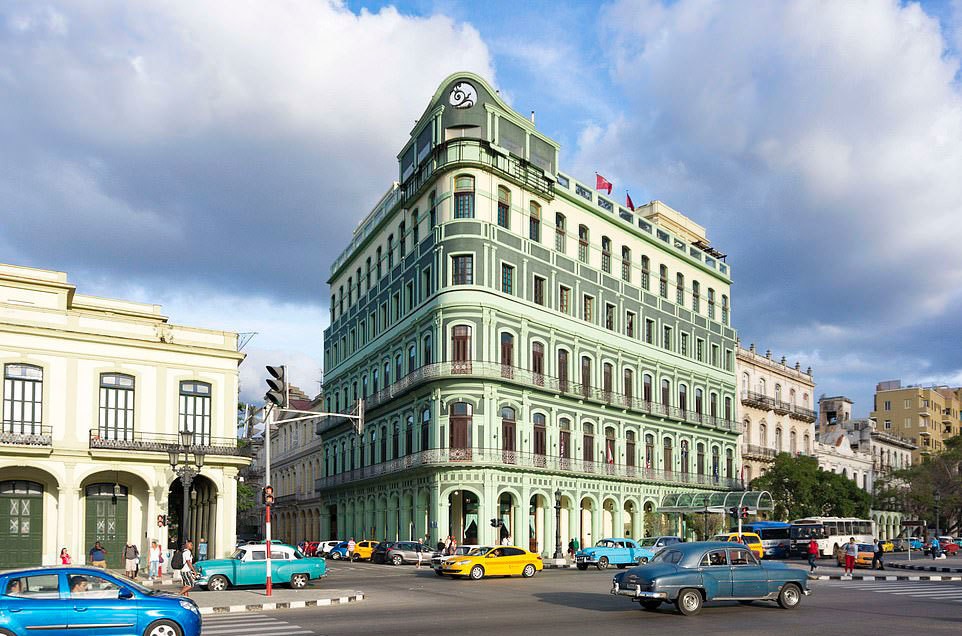 Khách sạn 5 sao Saratoga là công trình kiến trúc lịch sử nổi tiếng ở trung tâm La Habana, nằm trong khu phố cổ của thủ đô và đối diện tòa nhà Capitolio (Ảnh: EPA)
