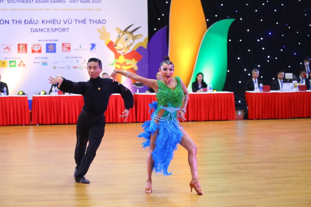 Bài biểu diễn khiêu vũ thể thao của cặp VĐV đội tuyển Việt Nam (Ảnh: Vương Đức