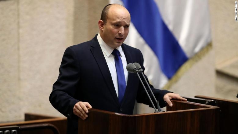 Ông Bennett tuyên thệ nhậm chức Thủ tướng mới của Israel (Ảnh: CNN)