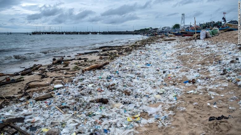 Các quốc gia Châu Á xả nhiều rác thải nhựa nhất ra biển trong năm 2020 (Ảnh: CNN)