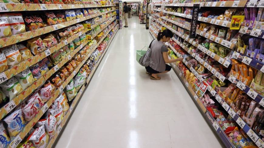 Hơn 10.000 mặt hàng thực phẩm ở Nhật Bản có thể tăng trung bình 13% trong năm 2022 (Ảnh: Bloomberg)