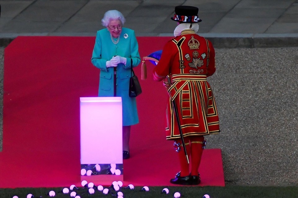 Nữ hoàng Anh Elizabeth II trong buổi lễ ngày 2.6.2022 (Ảnh: AFP)