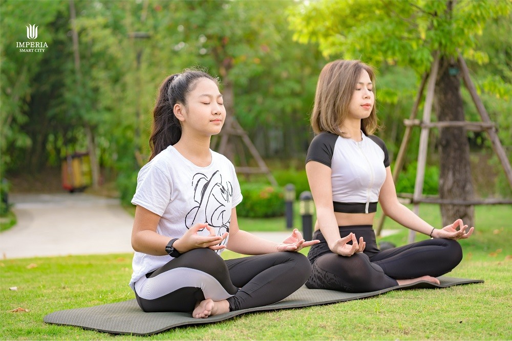 Những giờ phút thiền và tập yoga cùng con giúp trẻ thư thái và cân bằng hơn trong tâm trí