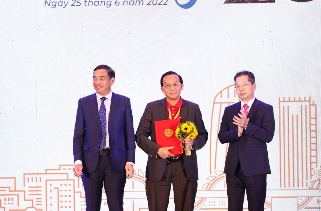 Vietjet và thành phố Đà Nẵng trao biên bản ghi nhớ hợp tác chiến lược 5 năm (2022 – 2027) phát triển du lịch, hàng không, và công bố mở loạt 7 đường bay quốc tế mới kết nối Đà Nẵng và các nước trước sự chứng kiến của Thủ tướng Chính phủ Phạm Minh Chính