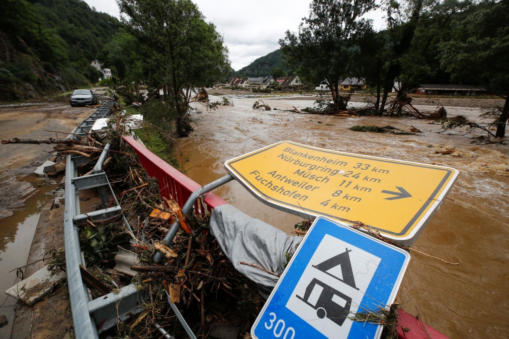 Hơn 120 người thiệt mạng vì mưa lũ ở Châu Âu (Ảnh: Reuters)