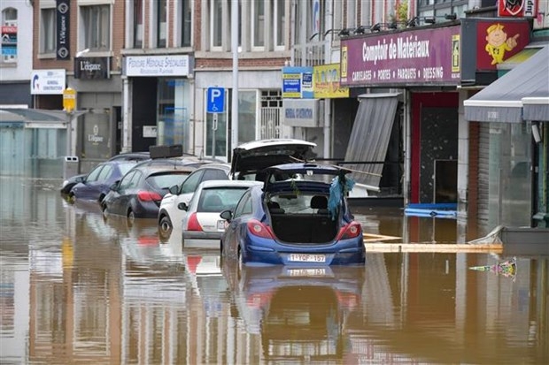 Ngập lụt do mưa lũ tại quận Chenee, Liege, Bỉ (Ảnh: AFP)