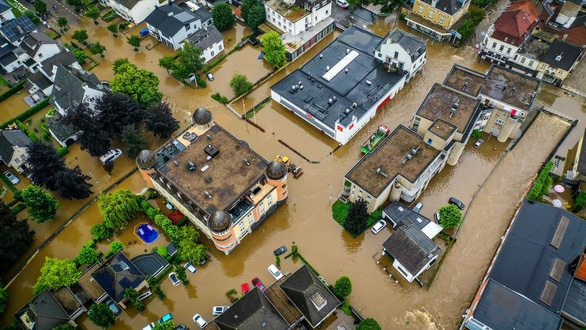 Nước ngập khu đô thị Valkenburg của Hà Lan ngày 15/7 (Ảnh: Reuters)