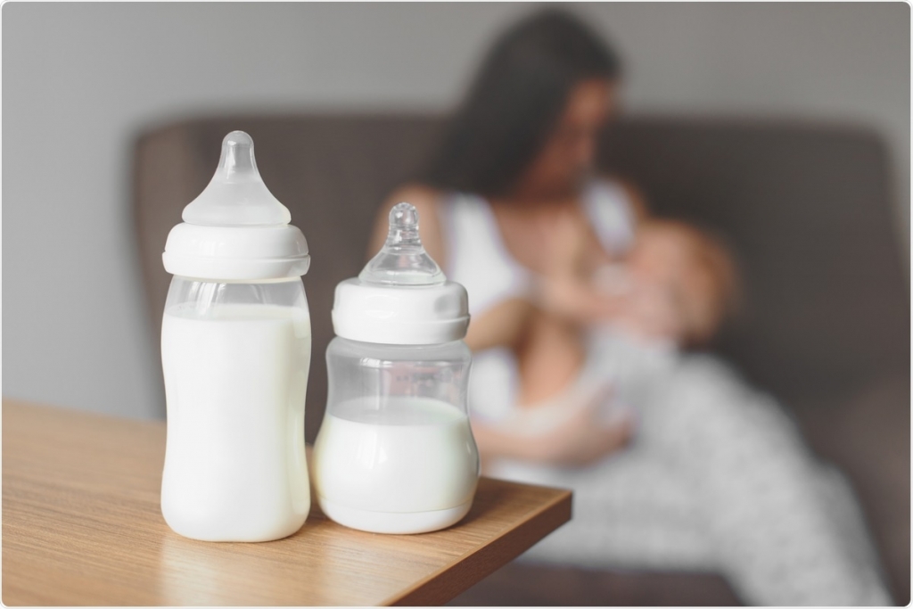 Sữa các bà mẹ đã tiêm chủng có chứa kháng thể ngừa Covid-19 (Ảnh: Shutterstock)
