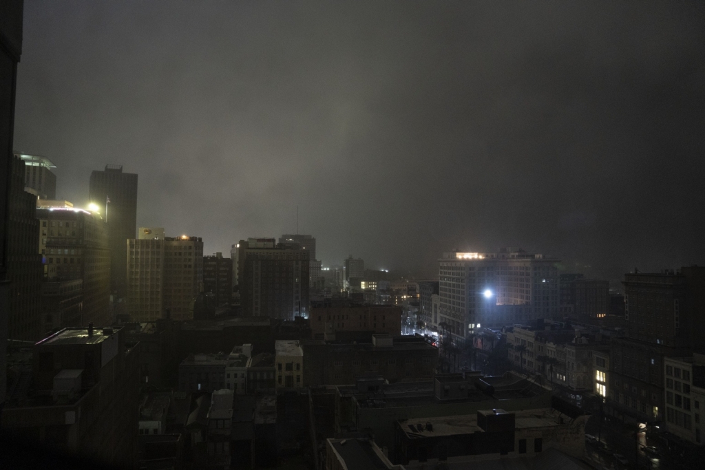 Toàn bộ vùng đô thị New Orleans mất điện vào tối 29/8 do ảnh hưởng của bão Ida (Ảnh: Washington Post)