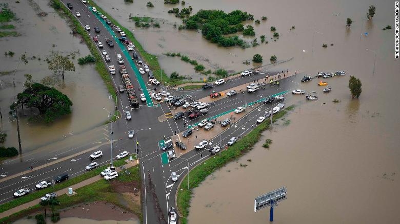 Hiện tượng La Nina khiến năm nay mùa mưa lũ trở nên nghiêm trọng hơn (Ảnh: CNN)