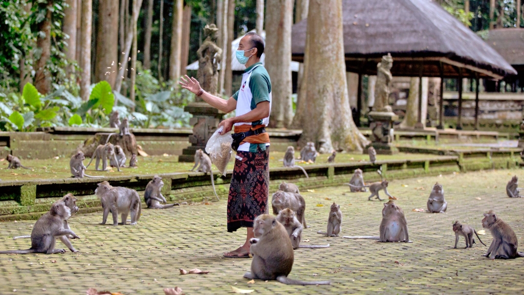 Du lịch là nguồn thu nhập chính của người dân ở Đảo Bali, ước tính đón hàng triệu khách du lịch mỗi năm  mỗi năm (Ảnh: AP)